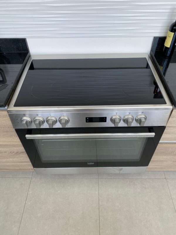 Cooker Electric Free Standing from Beko - Image 3