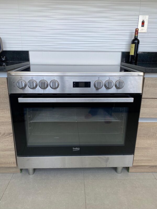 Cooker Electric Free Standing from Beko