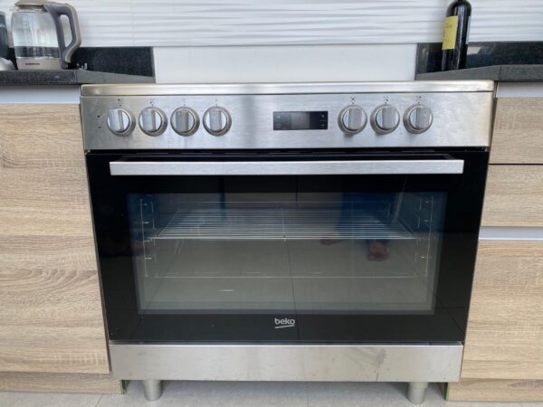 Cooker Electric Free Standing from Beko - Image 2