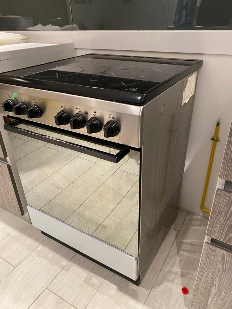 Electric Cooker Free Standing from Indesit