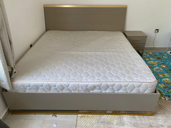 Bed King with Mattress from HOME Center - Image 3